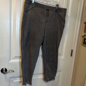 Intro Love The Fit 16W Stretch frayed hem crop pull on pants. Charcoal gray.